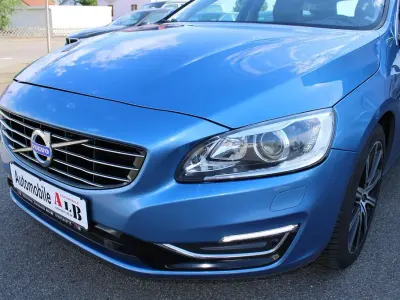 Gebraucht Volvo V60 Summum 215 PS (158 kW) 2015 Blau Kombi