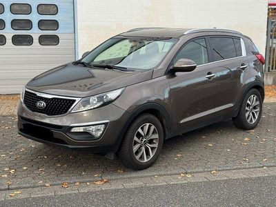 Grau Gebraucht 2015 Kia Sportage DREAM-TEAM Edition SUV | 8.500 € (Fairer Preis)