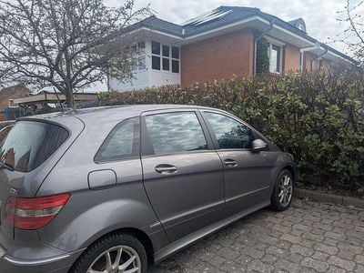 Gebraucht Mercedes 180 109 PS (80 kW) 2009 Grau Limousine