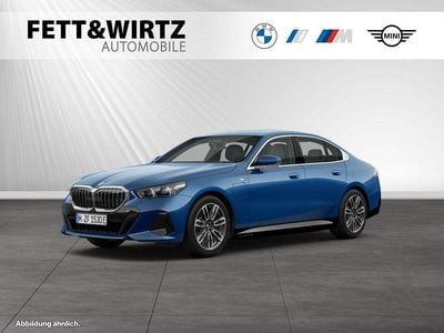 Gebraucht BMW 530e M Sport 299 PS (219 kW) 2024 Phytonicblau metallic Limousine