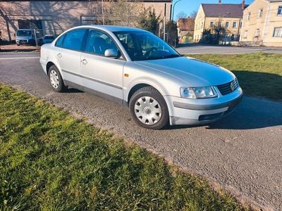 Gebraucht VW Passat 101 PS (74 kW) 1997 Silber Limousine