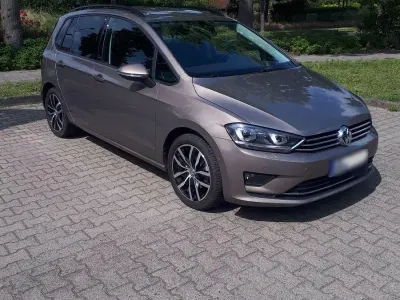 Gebraucht VW Golf Sportsvan Sound 150 PS (110 kW) 2017 Gold Van / Kleinbus
