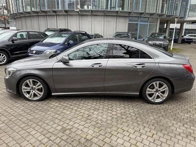Grau Gebraucht 2015 Mercedes CLA220 Limousine | 11.980 €