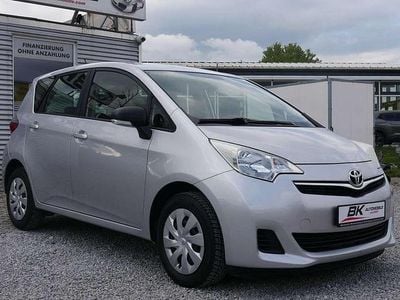 Gebraucht Toyota Verso-S 99 PS (72 kW) 2012 Silber Van / Kleinbus