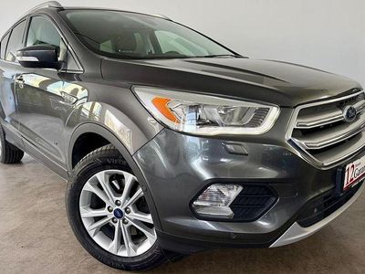 Gebraucht Ford Kuga Ambiente 150 PS (110 kW) 2017 Grau SUV