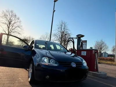 Gebraucht VW Golf V 102 PS (75 kW) 2005 Blau Kleinwagen