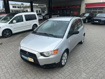 Gebraucht Mitsubishi Colt Inform 95 PS (69 kW) 2009 Silber Kleinwagen