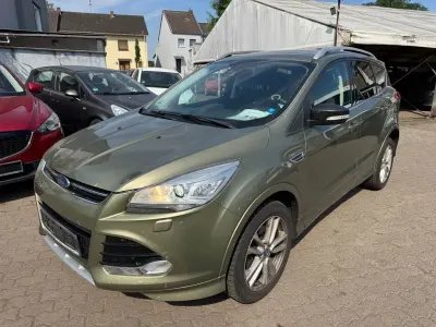 Gebraucht Ford Kuga Individual 182 PS (133 kW) 2015 Grün SUV