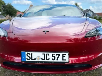 Gebraucht Tesla Model 3 Long Range RWD 235 kW (320 PS) 2025 Rot Limousine