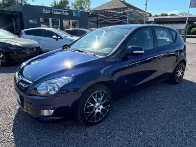 Gebraucht Hyundai i30 Comfort 109 PS (80 kW) 2009 Blau Limousine