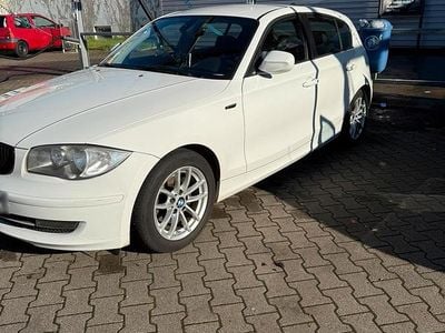 Gebraucht BMW 116 122 PS (89 kW) 2011 Weiß Kleinwagen