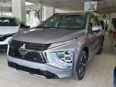 Gebraucht Mitsubishi Eclipse Cross Plus 188 PS (138 kW) 2023 Platinumgrau SUV