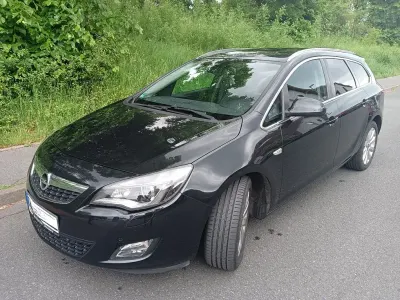 Używany Opel Astra Innovation 125 KM (91 kW) 2011 Czarny Kombi
