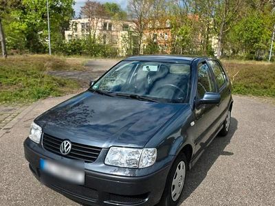 Gebraucht VW Polo 60 PS (44 kW) 2002 Grau Kleinwagen