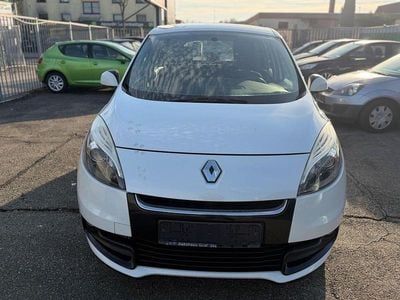 Weiß Gebraucht 2013 Renault Scénic Van / Kleinbus | 4.999 € (Fairer Preis)