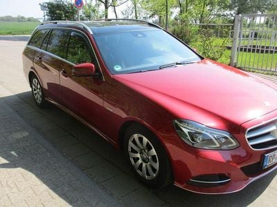 Gebraucht Mercedes E200 Edition 136 PS (100 kW) 2016 Rot Kombi