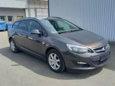 Usata Opel Astra 140 CV (102 kW) 2013 Grigio Station wagon