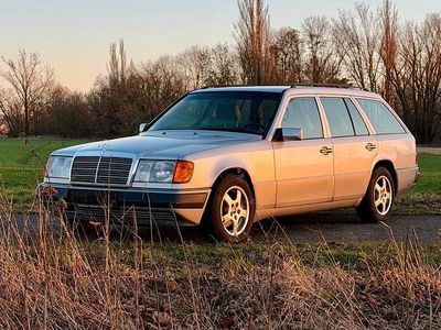 Gebraucht Mercedes E250 90 PS (66 kW) 1992 Silber Kombi