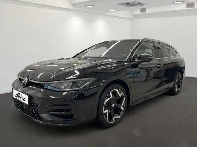 Gebraucht VW Passat R-line 150 PS (110 kW) 2025 Schwarz Kombi