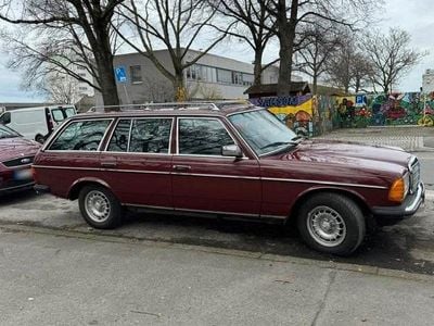 Gebraucht Mercedes E230 136 PS (100 kW) 1983 Rot Kombi