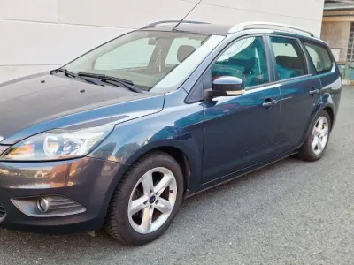 Gebraucht Ford Focus 101 PS (74 kW) 2010 Blau Kombi