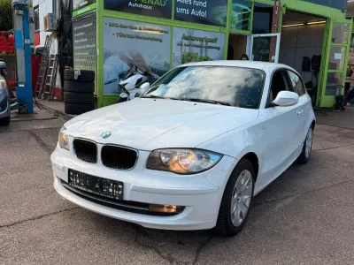 Gebraucht BMW 116 Advantage 122 PS (89 kW) 2011 Weiß Kleinwagen