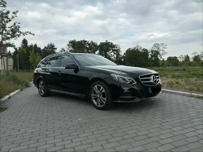Używany Mercedes E220 Avantgarde 170 KM (125 kW) 2017 Czarny Kombi