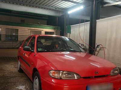 Gebraucht Hyundai Accent GLS 75 PS (55 kW) 1996 Rot Limousine