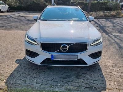 Second-hand Volvo V60 Momentum 197 CP (144 kW) 2020 Alb Break