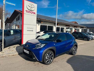 Neu Toyota Aygo X 72 PS (52 kW) 2025 Blau SUV