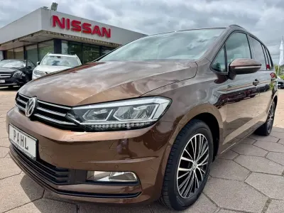 Gebraucht VW Touran Comfortline 150 PS (110 kW) 2016 Braun Van / Kleinbus