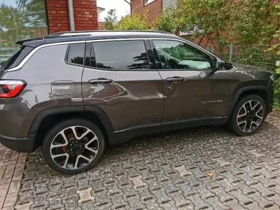 Gebraucht Jeep Compass Limited 150 PS (110 kW) 2021 Grau SUV