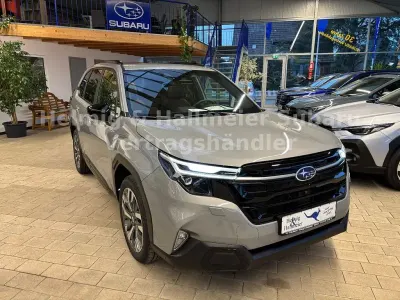 Nouvelle Subaru Forester Platinum 136 ch (100 kW) 2025 Gris SUV