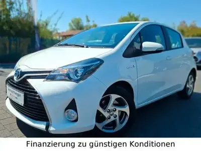 Gebraucht Toyota Yaris 101 PS (74 kW) 2016 Weiß Limousine