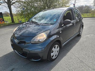 Gebraucht Toyota Aygo 68 PS (50 kW) 2009 Grau Kleinwagen