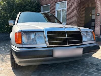 Second-hand Mercedes E250 95 CP (69 kW) 1991 Argintiu Berlinǎ