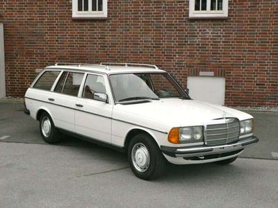 gebraucht Mercedes 200 T Modell W123 *** Jahreswagenzustand