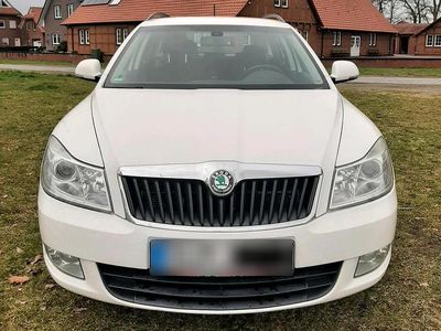 Gebraucht Skoda Octavia 105 PS (77 kW) 2011 Weiß Kombi