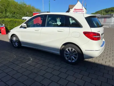 Gebraucht Mercedes B180 122 PS (89 kW) 2014 Weiß Van / Kleinbus