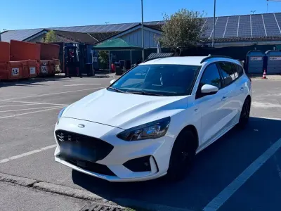 Gebraucht Ford Focus ST-Line 125 PS (91 kW) 2018 Weiß Kombi