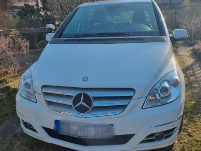 Gebraucht Mercedes B180 116 PS (85 kW) 2011 Weiß Van / Kleinbus