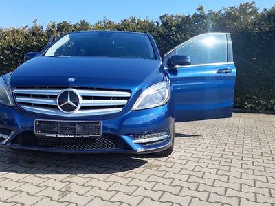 Gebraucht Mercedes B200 156 PS (114 kW) 2012 Blau Van / Kleinbus