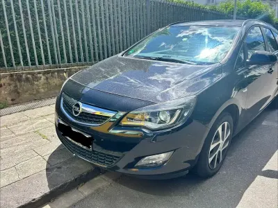 Gebraucht Opel Astra Sport 120 PS (88 kW) 2011 Schwarz Limousine