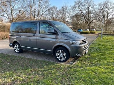 Gebraucht VW Multivan 179 PS (131 kW) 2013 Grau Van