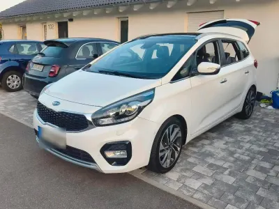 Gebraucht Kia Carens Spirit 141 PS (103 kW) 2017 Weiß Van / Kleinbus