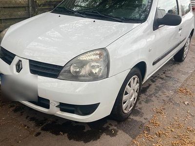 Second-hand Renault Clio II 75 CP (55 kW) 2008 Alb Hatchback