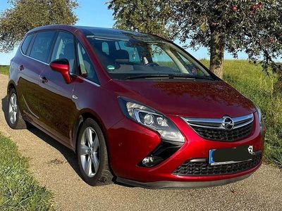 Rot Gebraucht 2014 Opel Zafira Tourer Innovation Van / Kleinbus | 10.900 € (Fairer Preis)