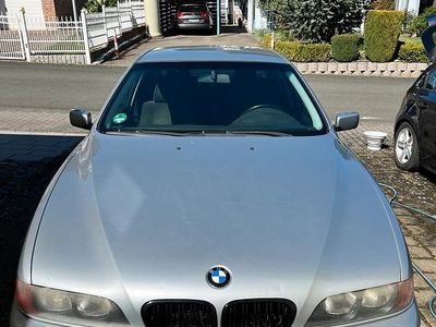 BMW 528