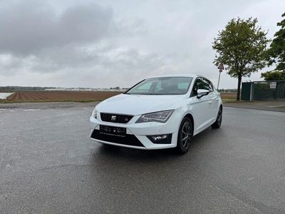 Używany Seat Leon FR 125 KM (91 kW) 2014 Biały Sedan/Limuzyna