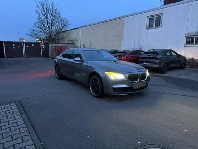 Grau Gebraucht 2009 BMW 730 Limousine | 9.500 € (Superpreis)